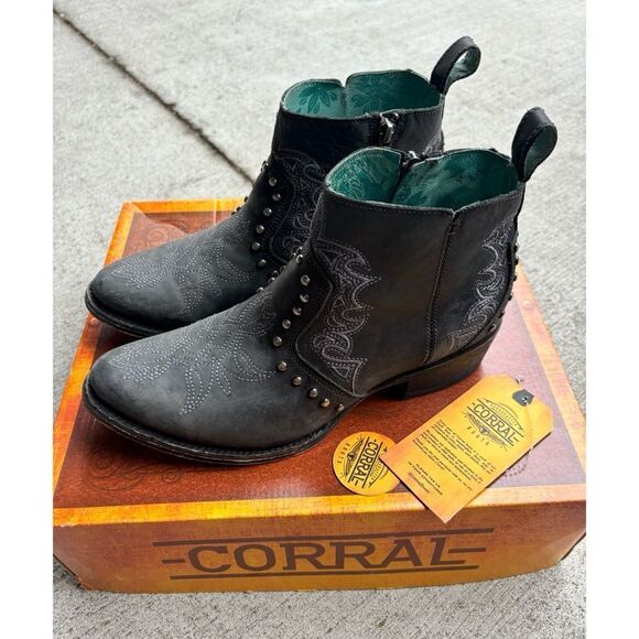 Corral Black Embroidery & Studs Round Toe Ankle Boots Size 10 - Picture 2 of 10